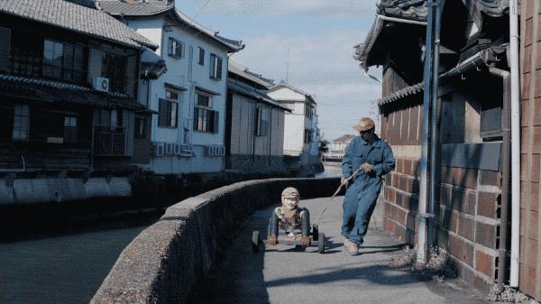 想不想开？这个贴着小胡子的女生，做出全世界最可爱的汽车