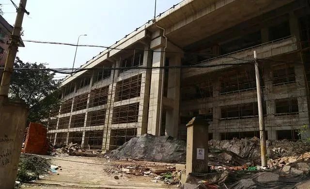墙体潮湿用什么涂料可以防潮,自建房墙体潮湿怎么解决