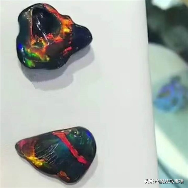 欧泊是天然宝石还是有机宝石,欧泊什么颜色的宝石好看