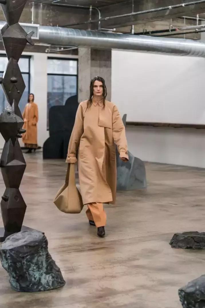 穿上大长袍，完美解决矮个子女生的世纪难题