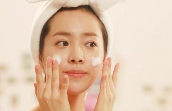 头皮屑增多“如雪”？专家建议：3个妙招轻松解决头皮烦恼