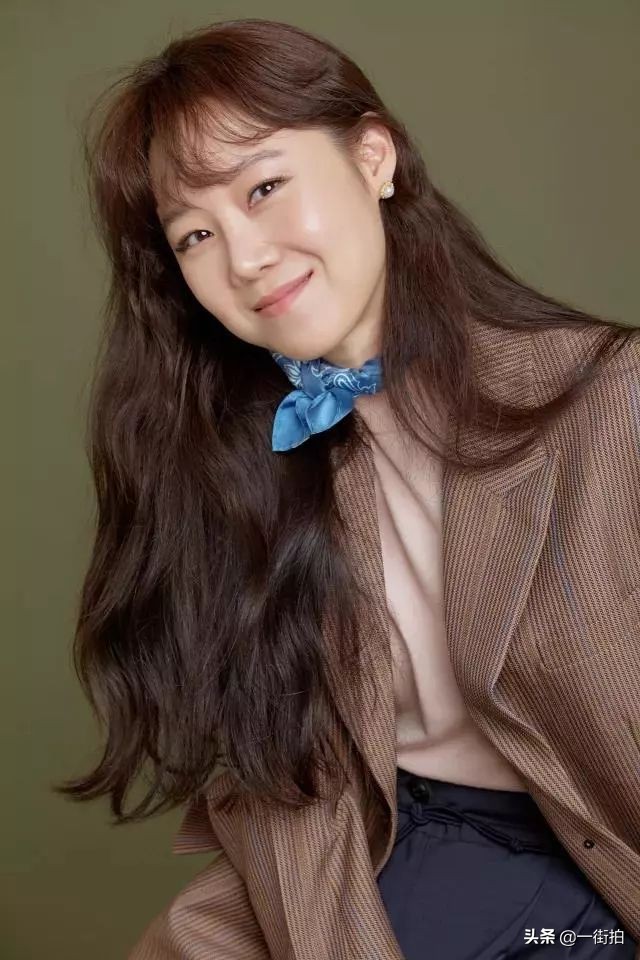 闫妮穿红色连衣裙,闫妮的碎花裙
