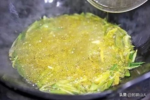 凉菜红油与热菜红油区别,红油辣椒油哪个牌子拌凉菜好吃