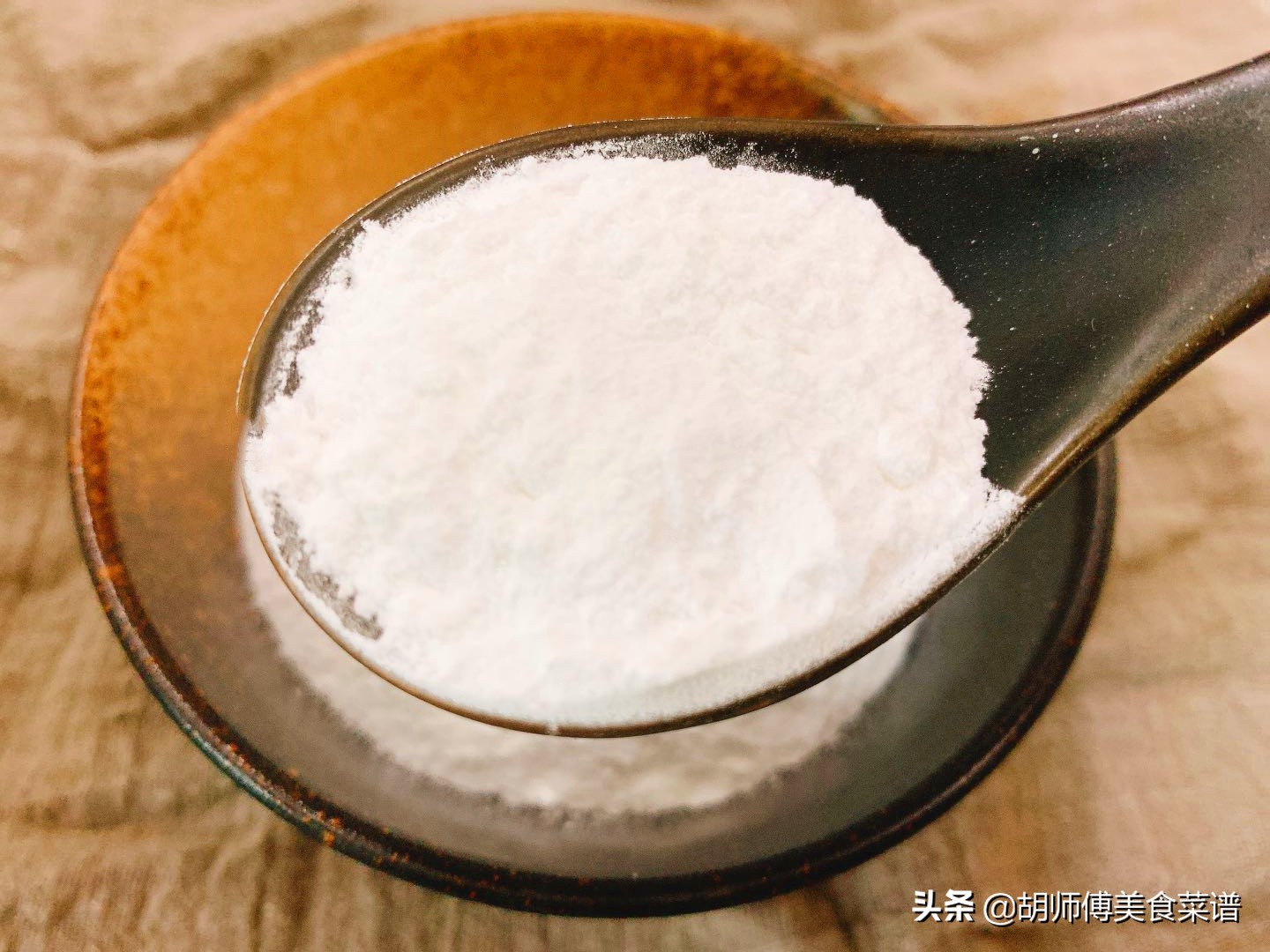 泡打粉和小苏打和酵母粉的区别,酵母粉和小苏打和泡打粉区别
