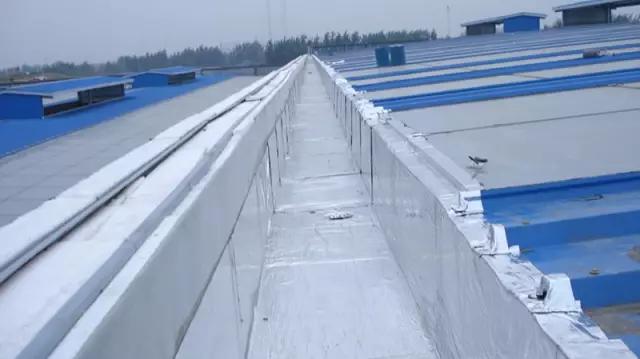 天沟排水屋顶漏水怎么处理,钢结构屋面天沟漏水的处理