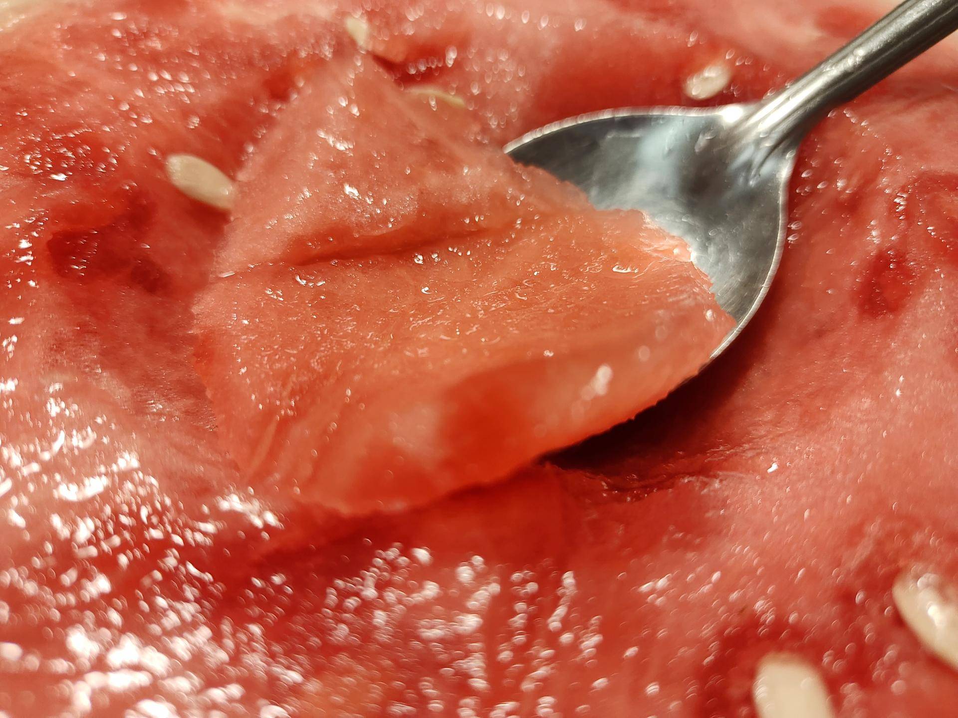 iQOONeo3是一款适合年轻人使用的手机，iQOONeo3评测