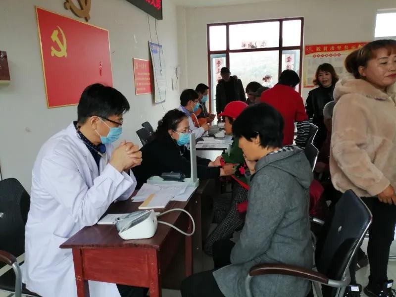 丹东情系学子暖人心扶贫义诊助攻坚