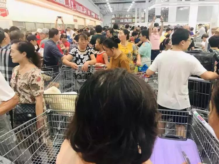 costco几点开门排队,costco上海店开业半天即停业