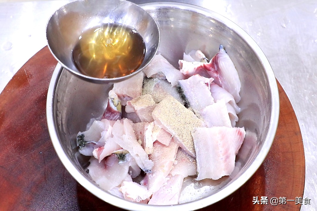酸菜鱼的酸菜怎么做才很脆,做酸菜鱼要不要将酸菜煮一会捞起