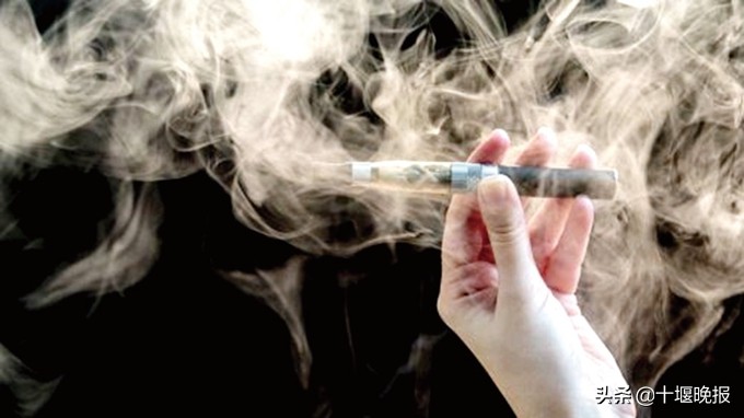 小伙抽了十年烟一天终于决定戒烟,小伙抽烟20年戒烟一年后离世