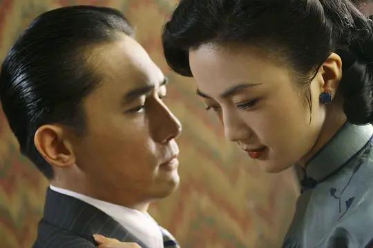《色戒》告诉你，人不可任由自己被欲望驱使