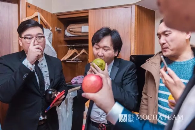 疫情在家青岛主持人团队为你挑选这些堵门游戏，收藏结婚用的上