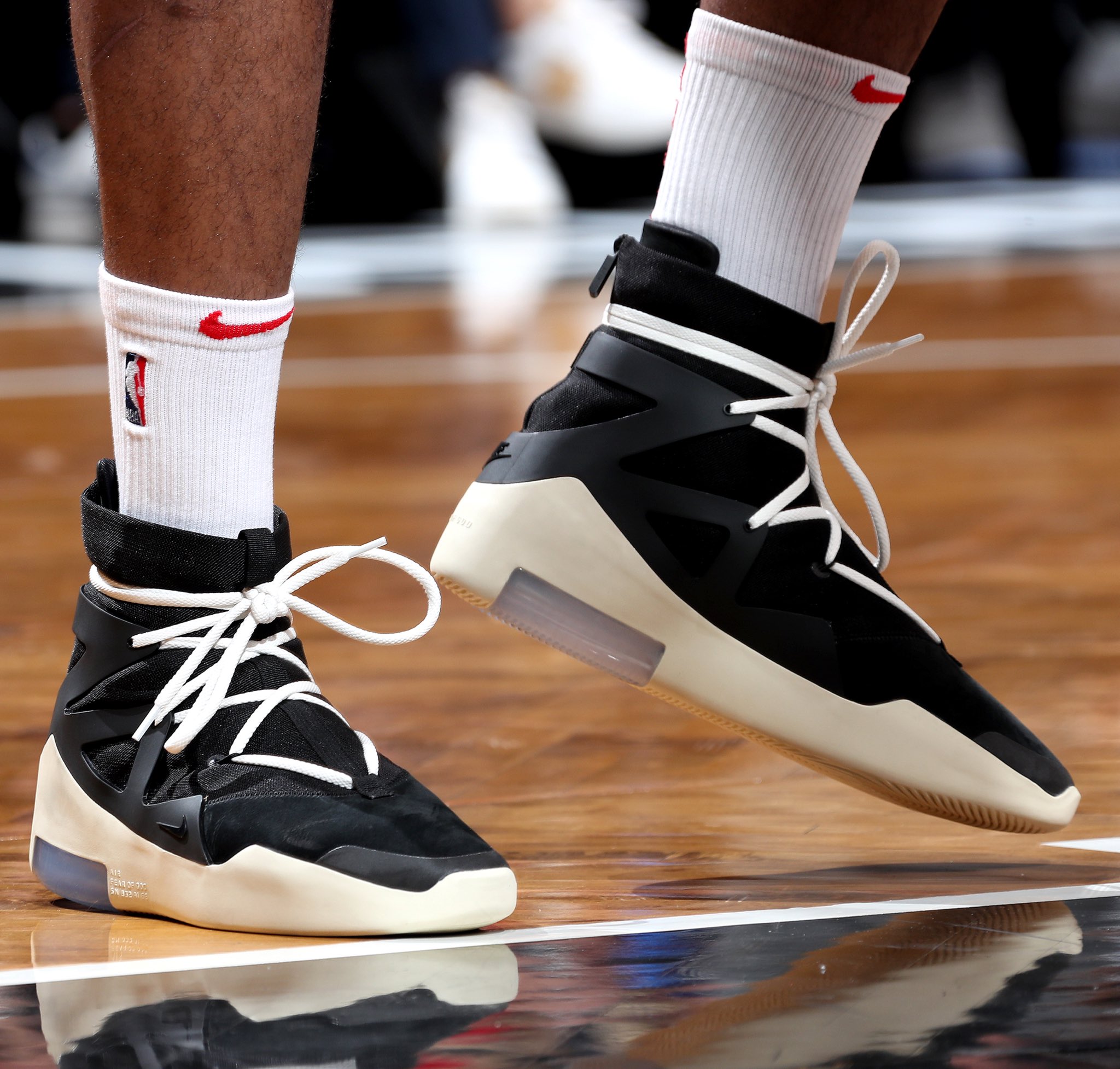 NBA今日球鞋精选：上脚两双联名款！火箭赢了，“鞋王”嗨了