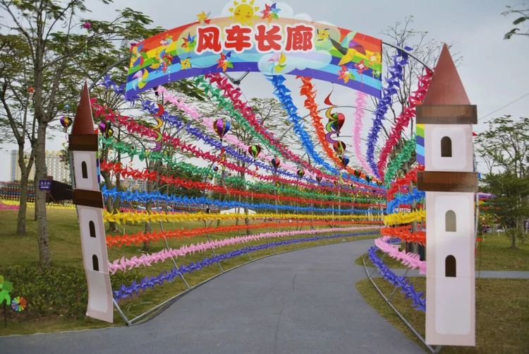 新春打卡重庆香水百合网红艺术节，坐小火车、玩玻璃滑道...