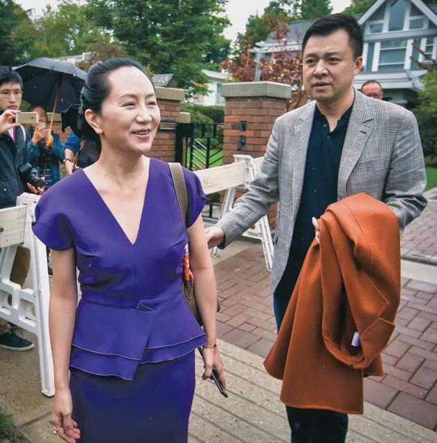 孟晚舟出席活动穿搭,孟晚舟时尚穿衣