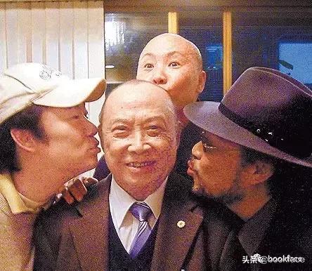 47年，“嘿嘿嘿”的污妖王要走了。有些人看着越不正经，越是深情