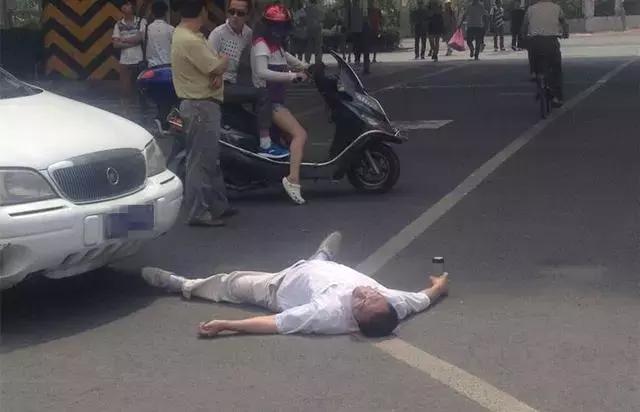 年度最佳碰瓷多亏了行车记录仪,碰瓷终结者比行车记录仪还好用