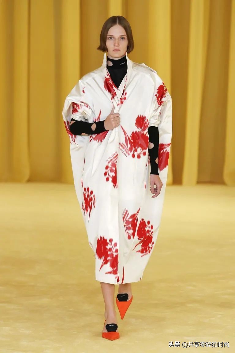 prada普拉达时装秀2018,普拉达prada2022春夏秀场蔡徐坤