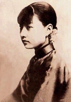 孟小冬为何甘心做杜月笙的小妾,孟小冬为什么没有和杜月笙合葬