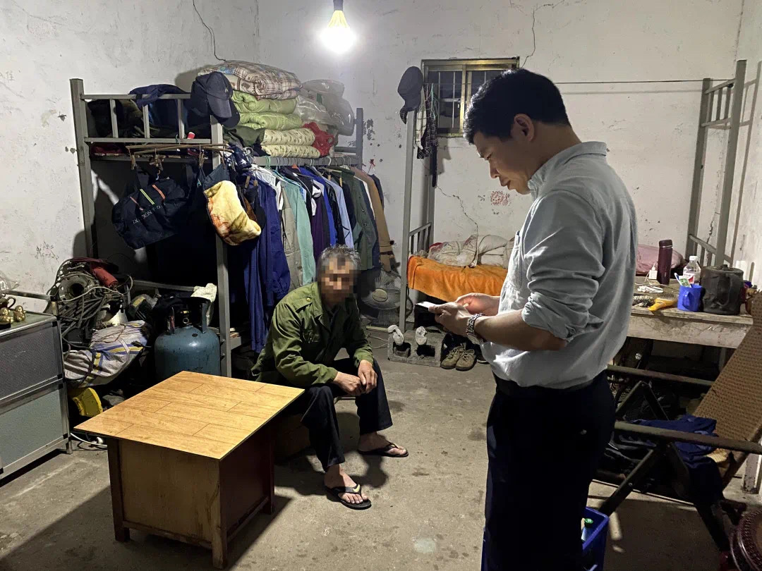 偷石头被抓最新视频,浙江五名男子偷宝马