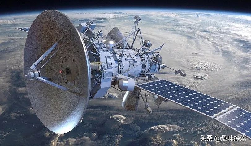 美国夜空出现一个大气泡，气泡中间有环状，看似有物体在俯冲
