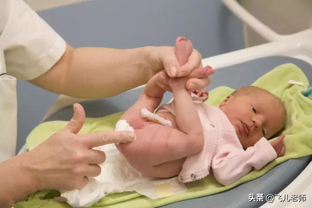 夏天勤给宝宝清洗是好事，但这4个部位不能洗的太过