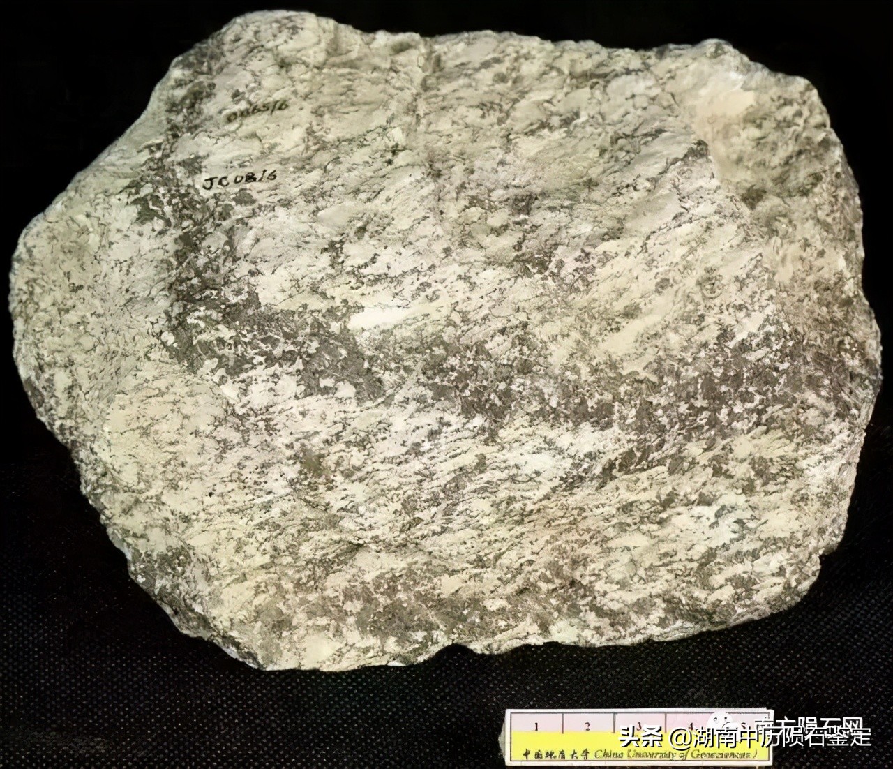 月球陨石与地球矿石的区别,月球陨石和矿石有什么区别