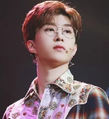 最近很流行的眼镜,最近特别流行的眼镜