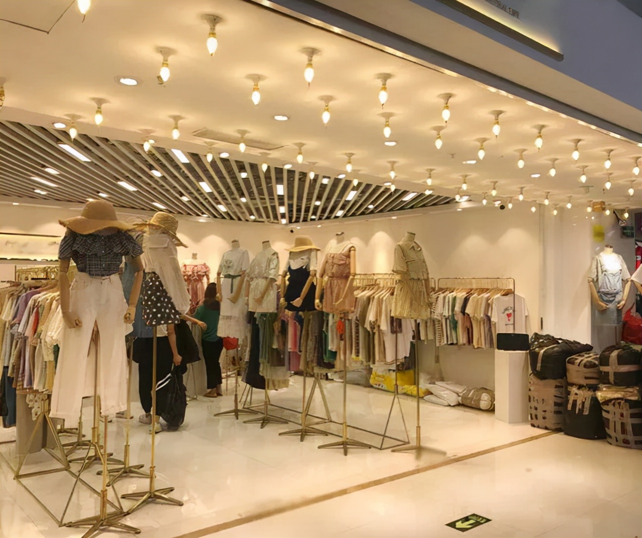 广州各大批发服装市场,广州市十大衣服批发市场