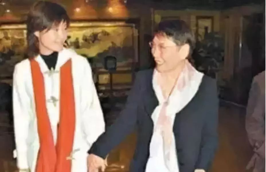 鉴证实录演员信息对比,鉴证实录第二部中谭慧欣的扮演者