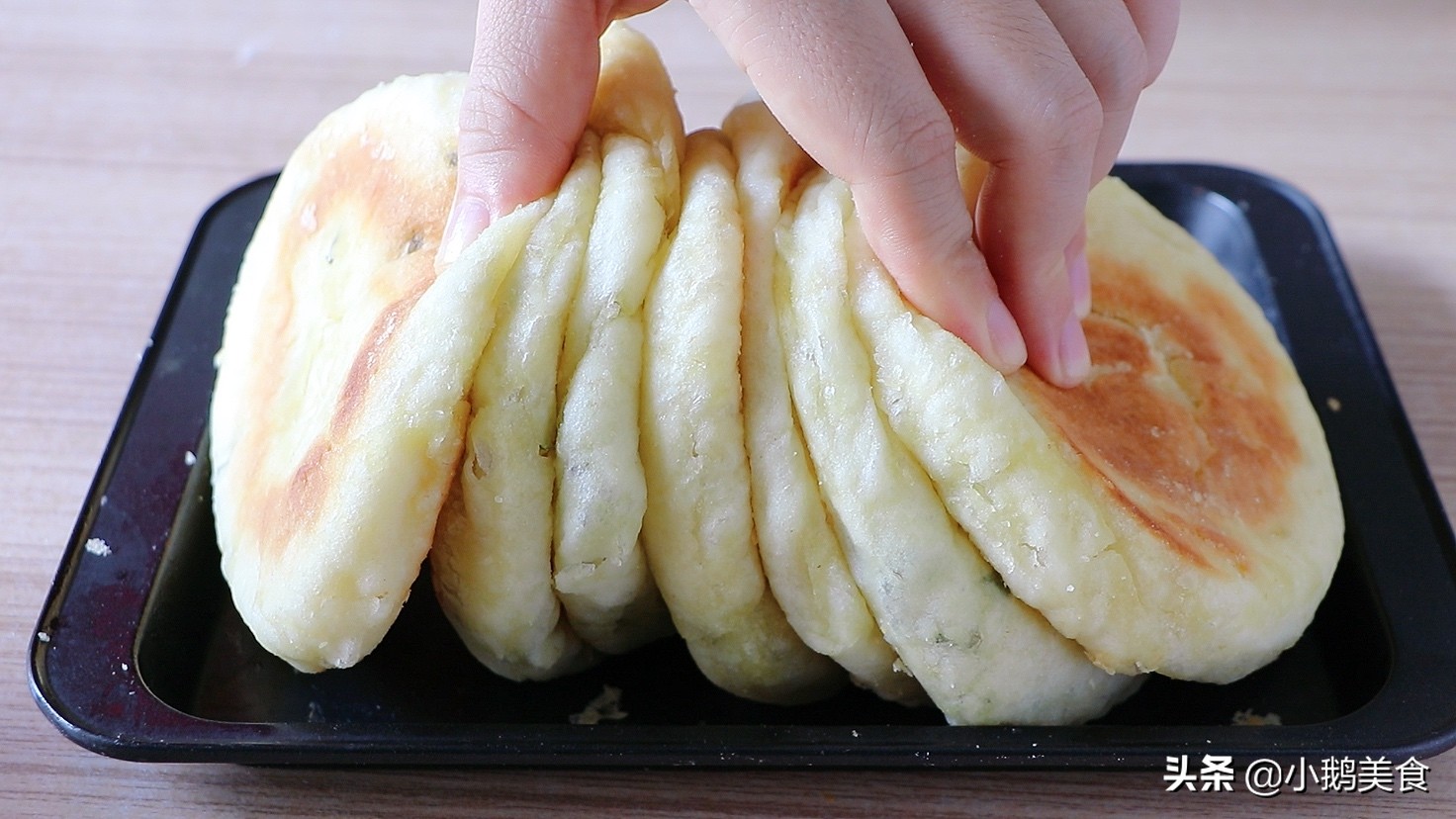 烙饼时多加这一步饼筋道又松软,烙饼又干又硬