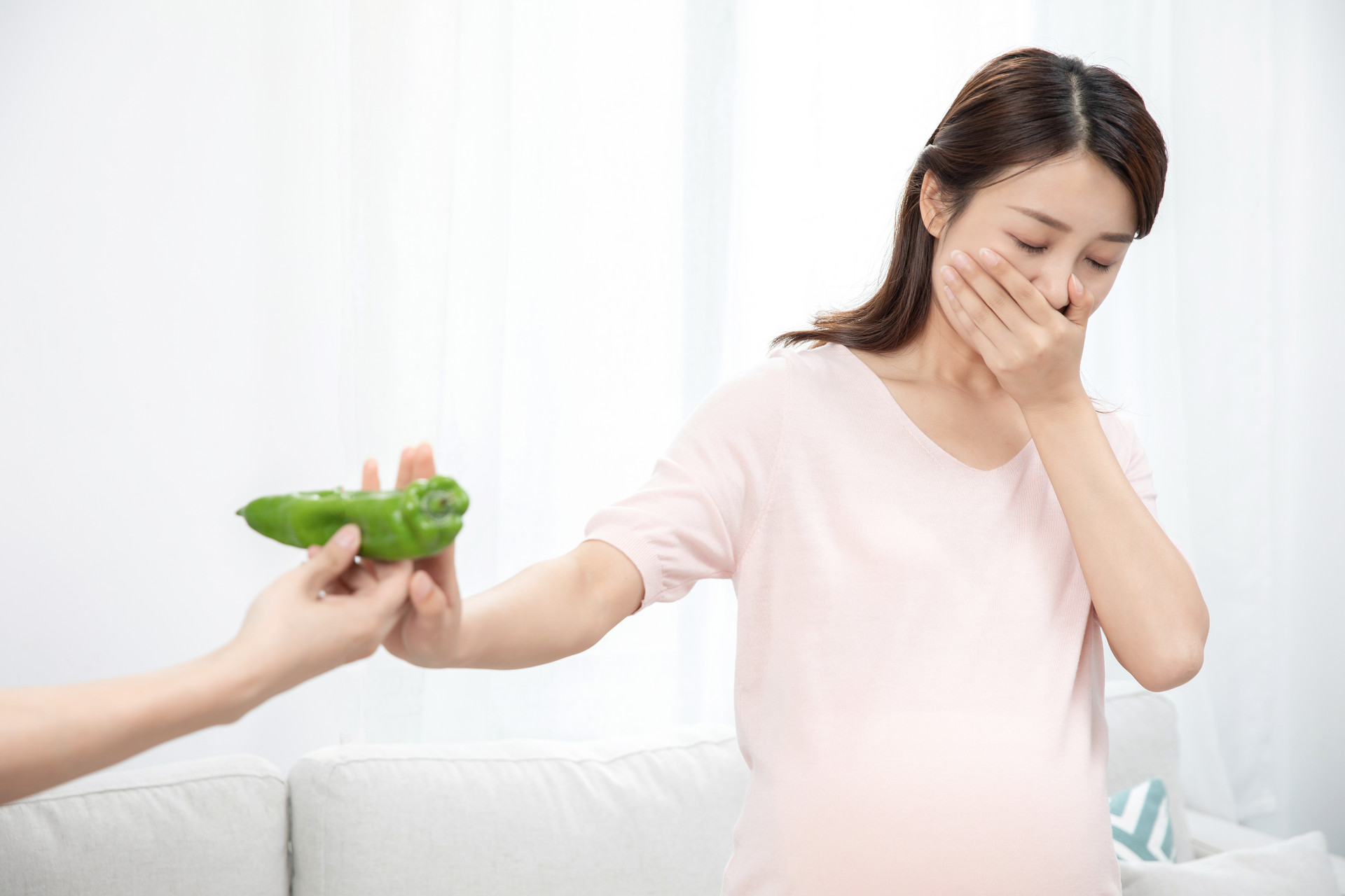 嗅觉失灵总是闻到汽油味怎样恢复,为什么孕妇喜欢闻汽油味道