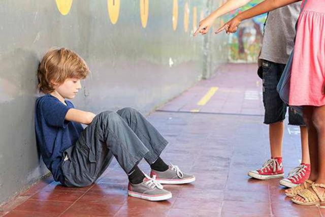 孩子是个软柿子，父母认识3点激发孩子的“狼性”，带出坚强的娃