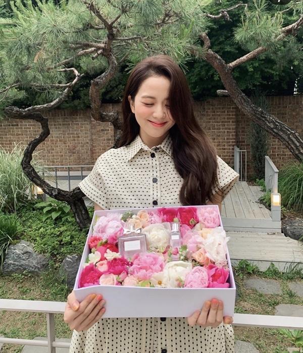 秀蜜大腿短洋装「连三撞」！Angelababy、秀智掀中韩时尚之争