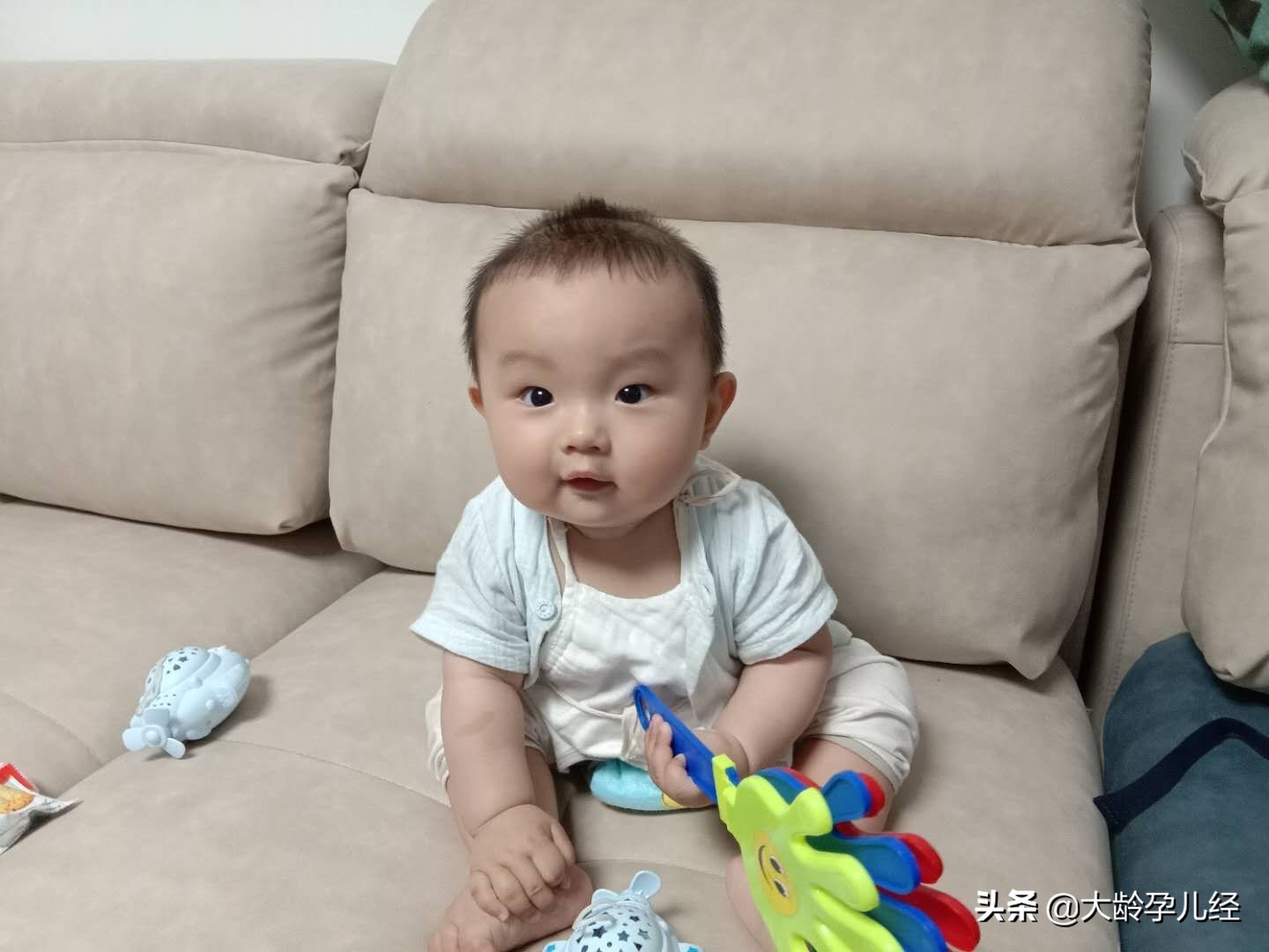 宝宝过早蹦跳有什么危害,不要轻率的认为宝宝有坏习惯
