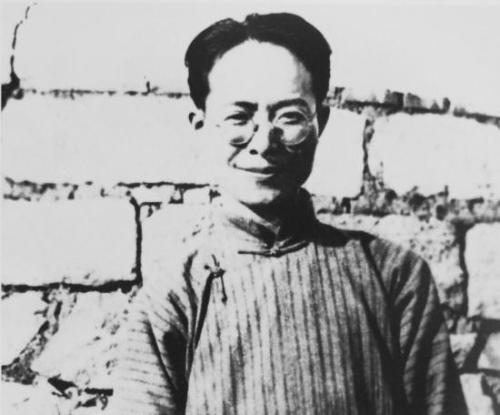 沈从文的后半生：经历过自杀、绝望、被下放，最后写出了*物文**巨著