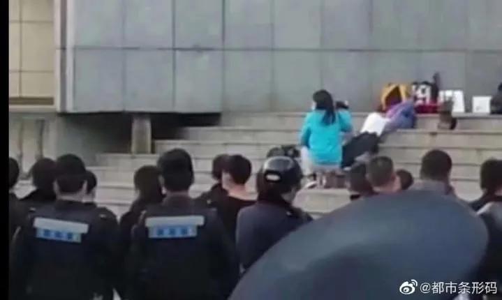 昆明劫匪被击毙,昆明事件被击毙歹徒背后的事情