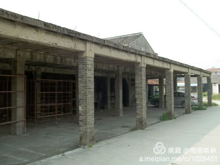 王店古称梅里，始建于五代后晋天福年间，距今有1000多年（2）。
