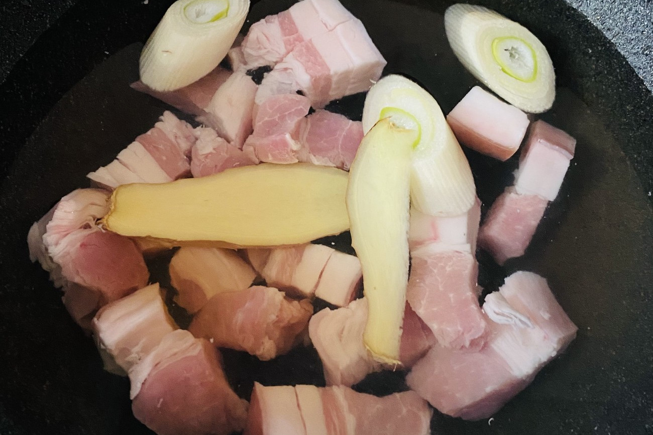 关于菜品去腥操作流程,怎样去除荤菜腥味最有效