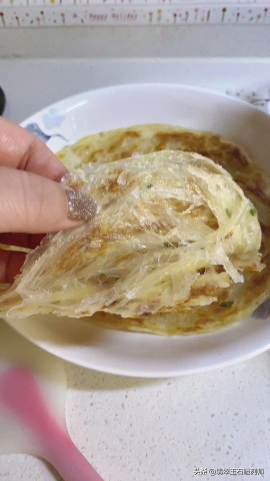 火车上认识的美女OL，我带她去中关村存放翡翠手镯，引发三角恋