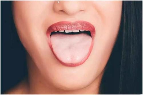 中医认为身体湿气重，易致慢性病！四个征兆判断是否湿气过重