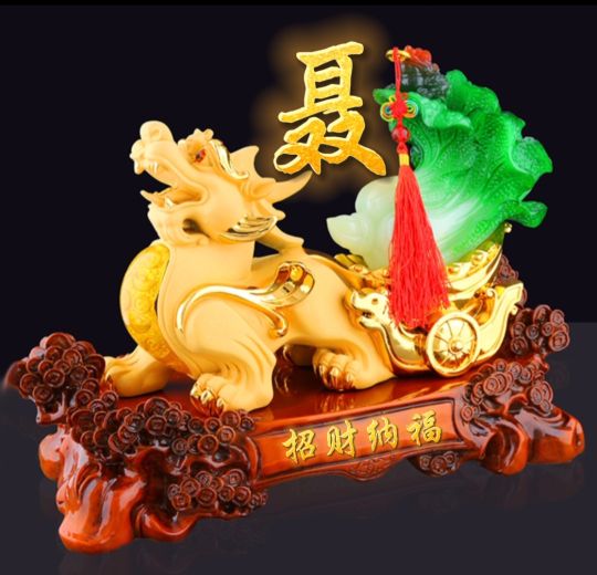 招财辟邪金色貔貅头像,背上有金元宝的貔貅招财纳福