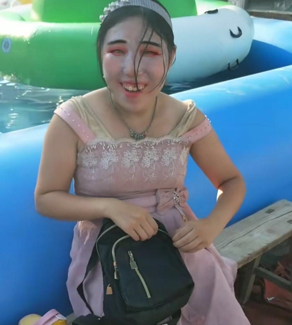 和女朋友游玩幽默搞笑,和女朋友一起玩游戏搞笑视频
