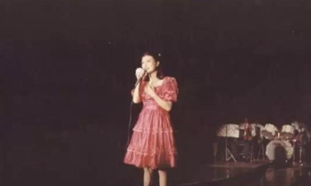 朱晓琳1984年妈妈的吻专辑完整版,朱晓琳第一次唱妈妈的吻歌曲视频
