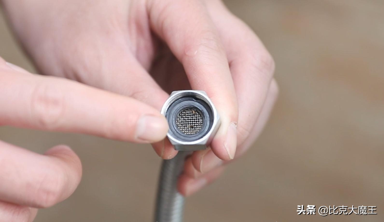 热水器花洒喷头关了还漏水怎么办,热水器花洒换新的还滴水怎么办
