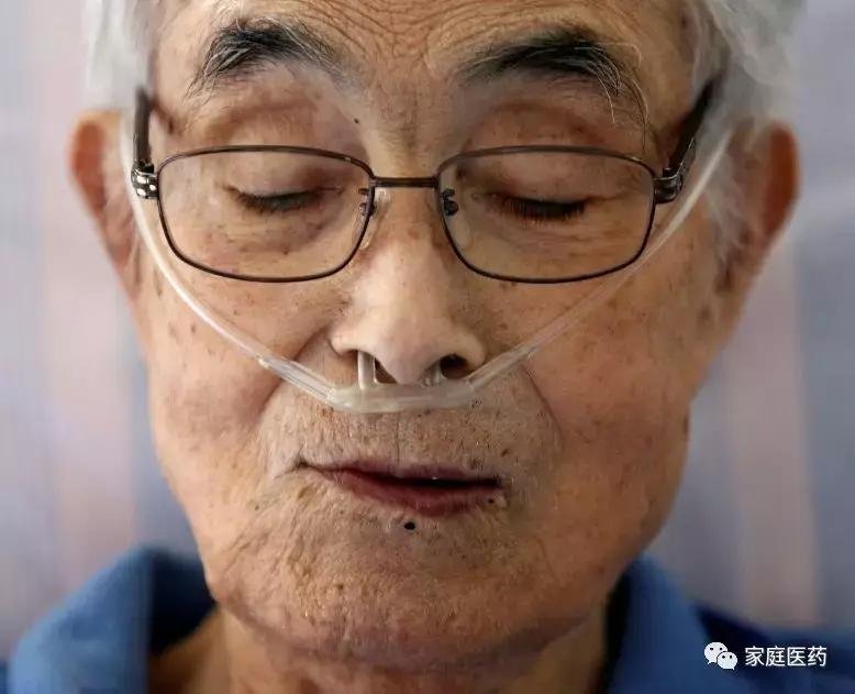 突发胸痛的处理原则,突发胸痛斟酌心梗家庭自救