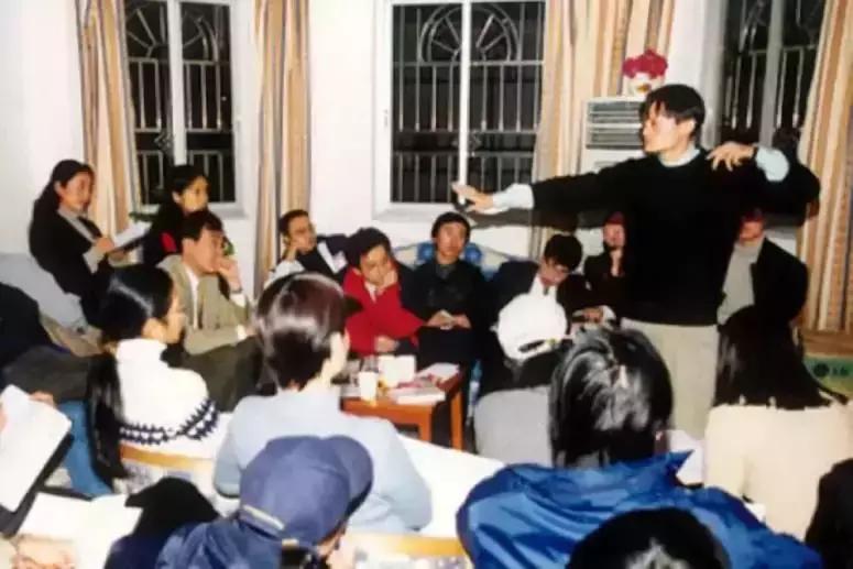 郭德纲岳云鹏在同龄人中成就,岳云鹏连续13年为郭德纲庆生