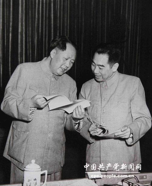 毛*东泽**评价周恩来：总理角色的不二人选