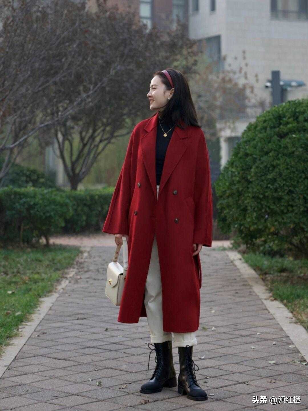 这些才是红色大衣的正确搭法，经典稳重又有气场，让你美出新高度