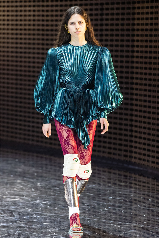 Gucci护膝copy“跪的容易”？这些另类奢品突破想象